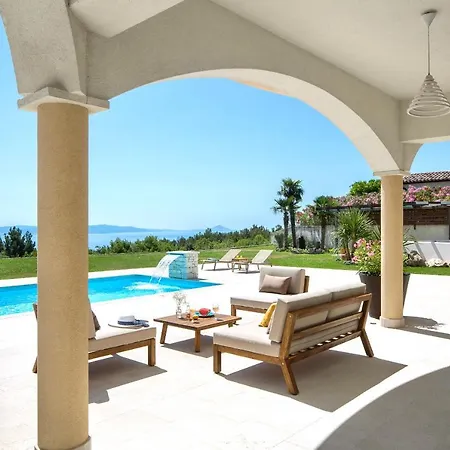 Luxury Panorama With Amazing Seaview In Gondolici 7 Km From Rabac Guest house 4*